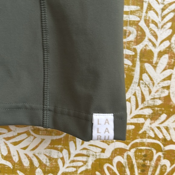 LALABU V-Neck Short Sleeve Dad Shirt in Fern Green Size M - Picture 3 of 8